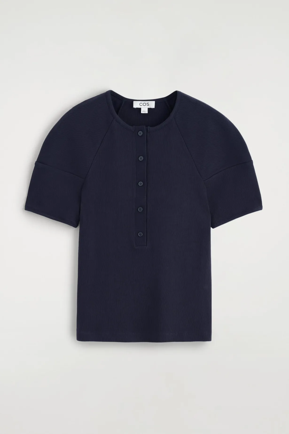 ABGERUNDETES, GERIPPTES HENLEY-OBERTEIL AUS JERSEY