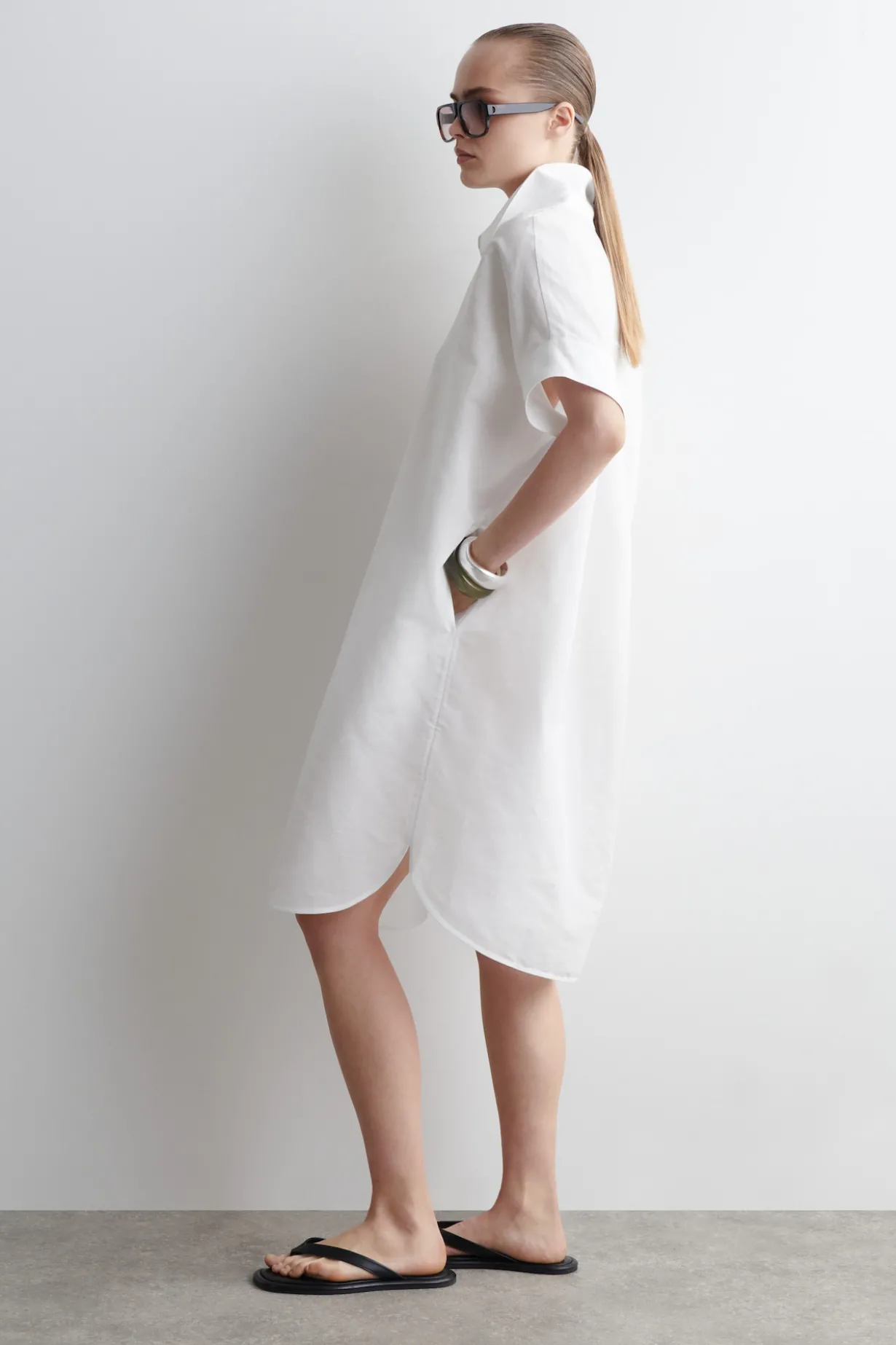 ABGERUNDETES HEMDKLEID AUS LEINEN-BAUMWOLL-MIX