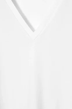ALLTAGS-T-SHIRT MIT V-AUSSCHNITT