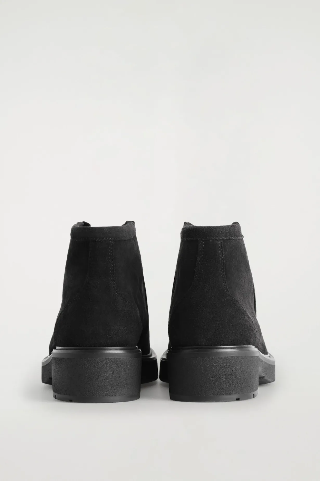 ANKLE BOOTS AUS VELOURSLEDER MIT SCHNÜRUNG