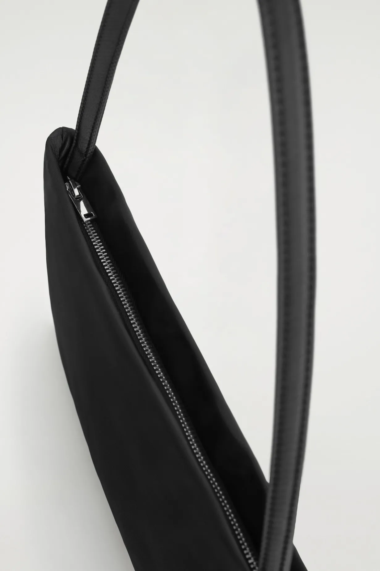 ARCHIVE SCHULTERTASCHE - NYLON