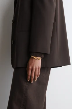 ARMBAND AUS ASYMMETRISCHEN GLIEDERN