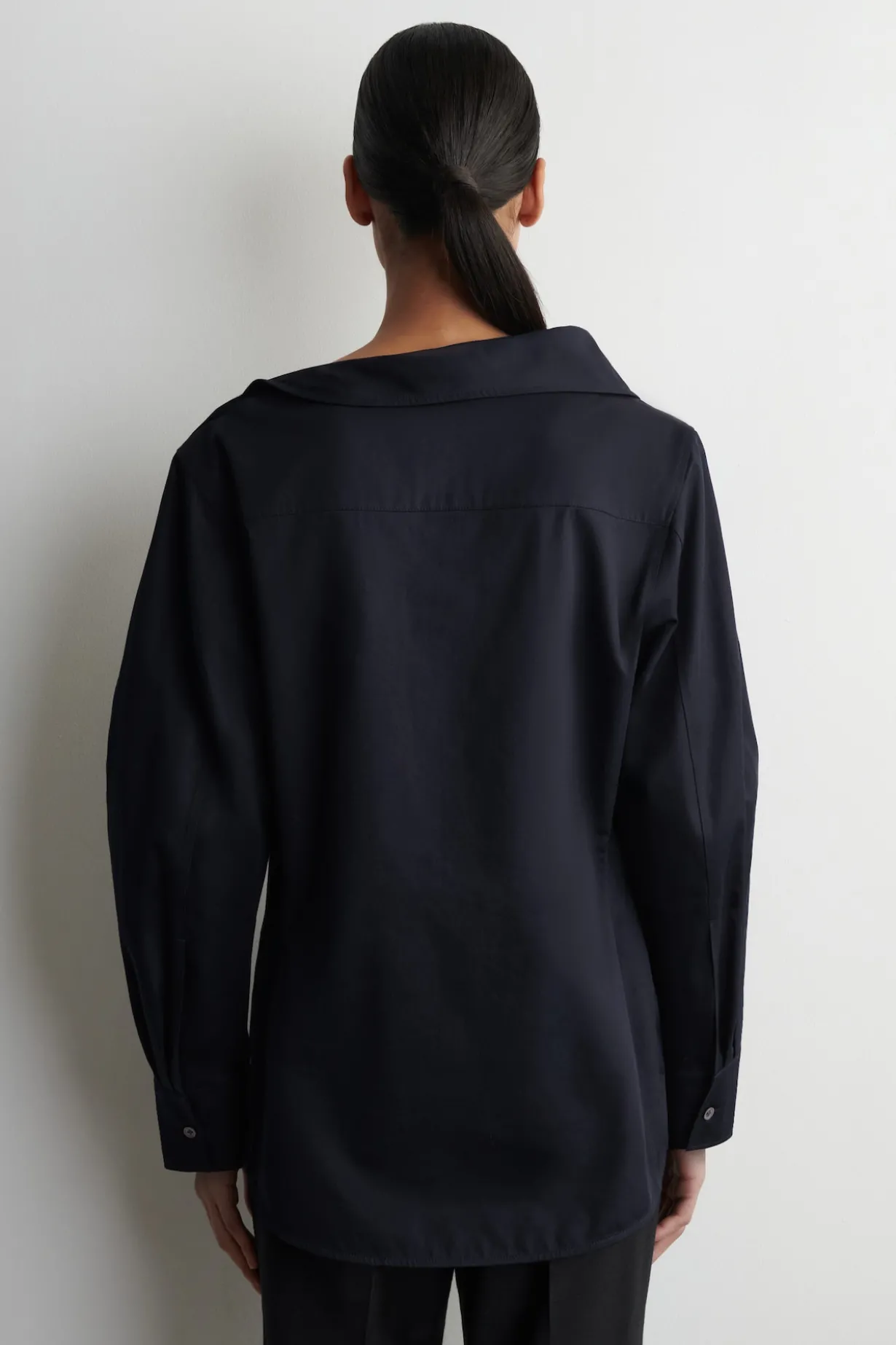 ASYMMETRISCHE BAUMWOLLBLUSE