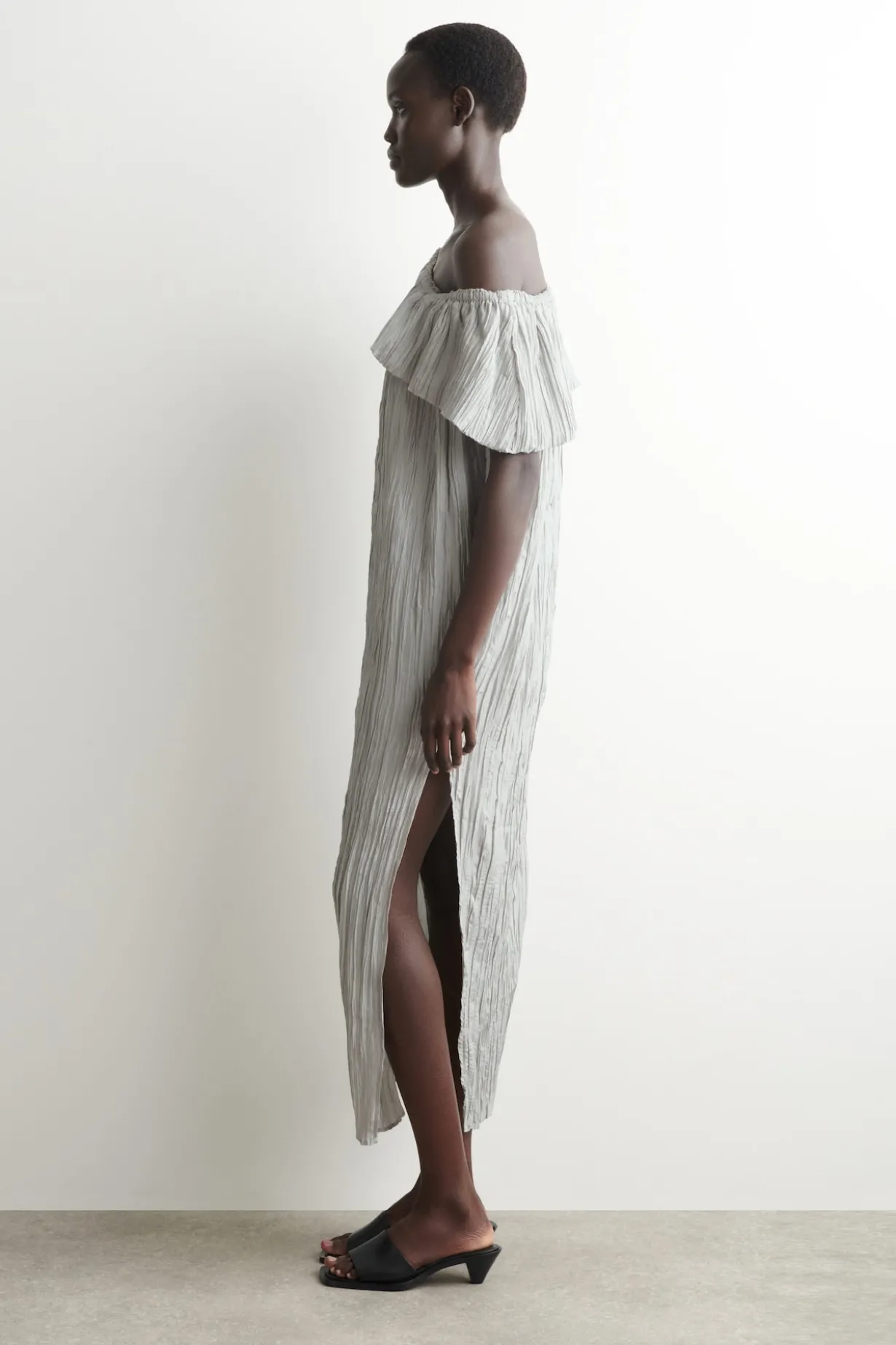 ASYMMETRISCHES SEIDENKLEID MIT FALTEN