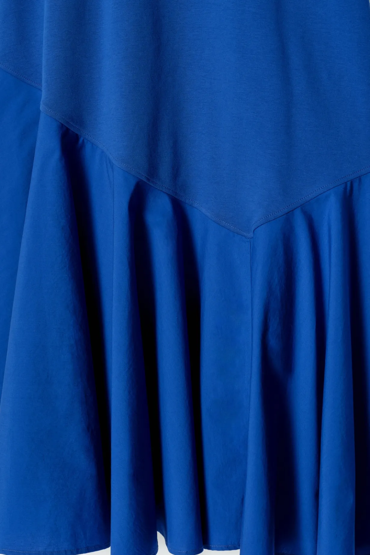 ASYMMETRISCHES T-SHIRT-MINIKLEID