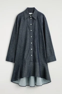 AUSGESTELLTES HEMDKLEID AUS DENIM IN MINILÄNGE