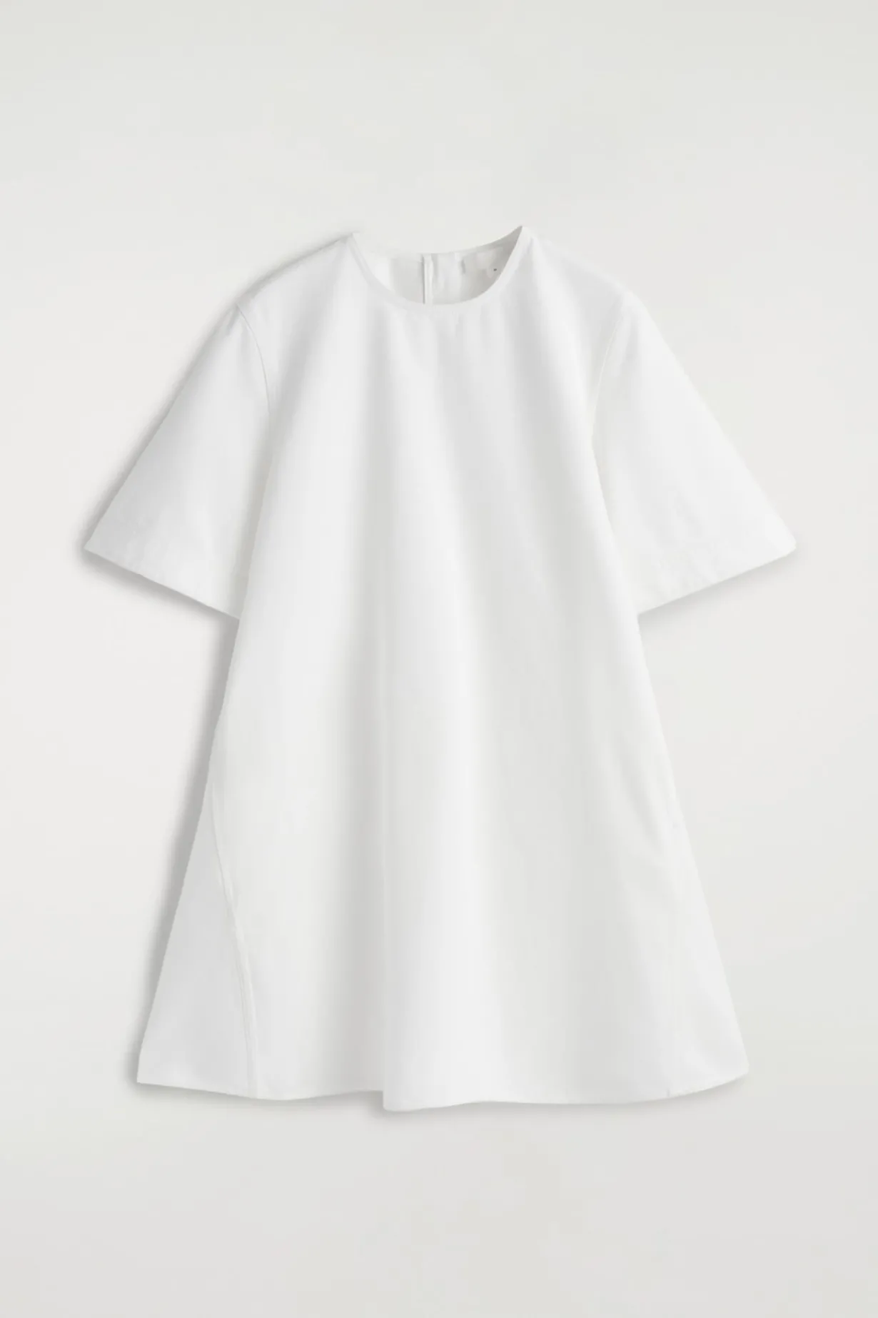 AUSGESTELLTES MINIKLEID AUS DENIM