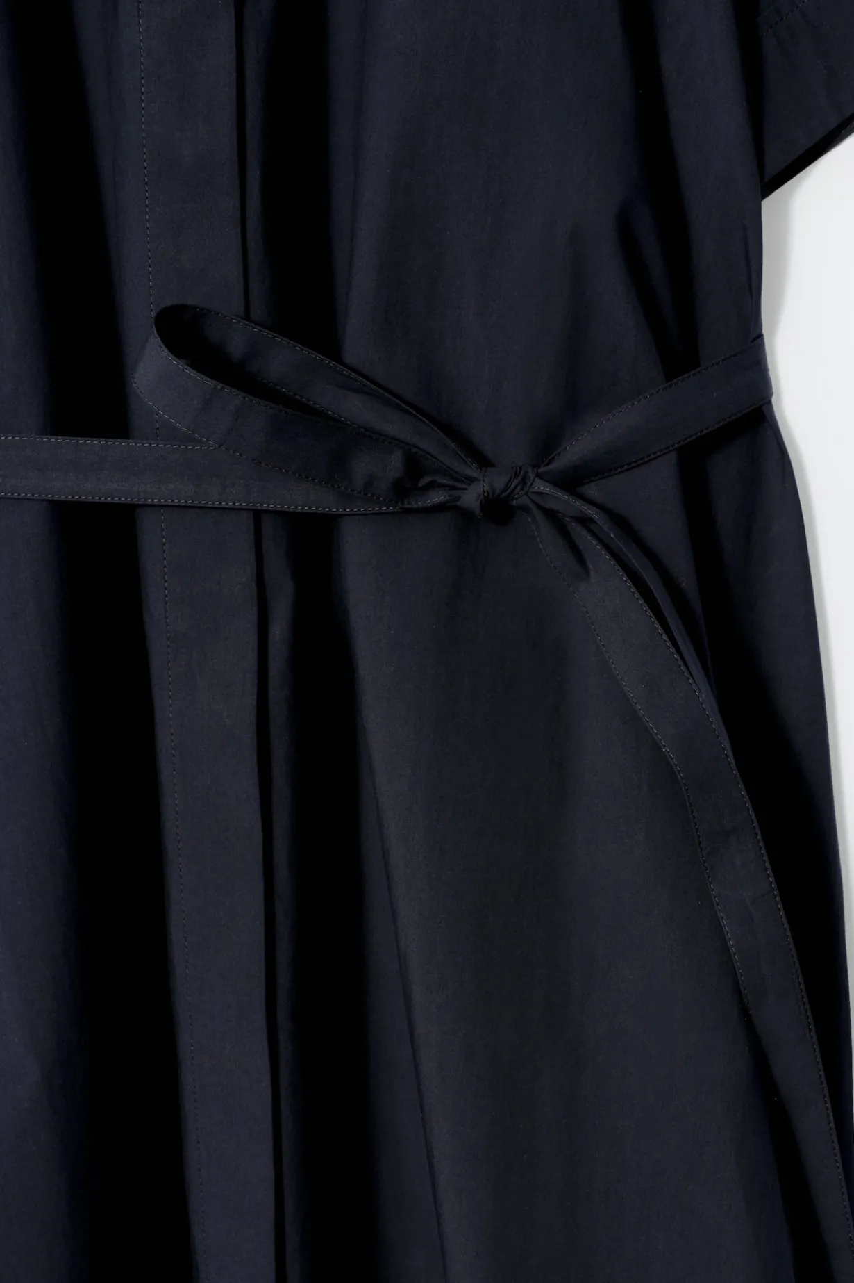 AUSGESTELLTES OVERSIZED-MIDIKLEID AUS POPELINE