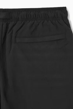 BADESHORTS AUS NYLON MIT KORDELZUGBUND