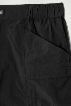 BADESHORTS IM UTILITY-STIL