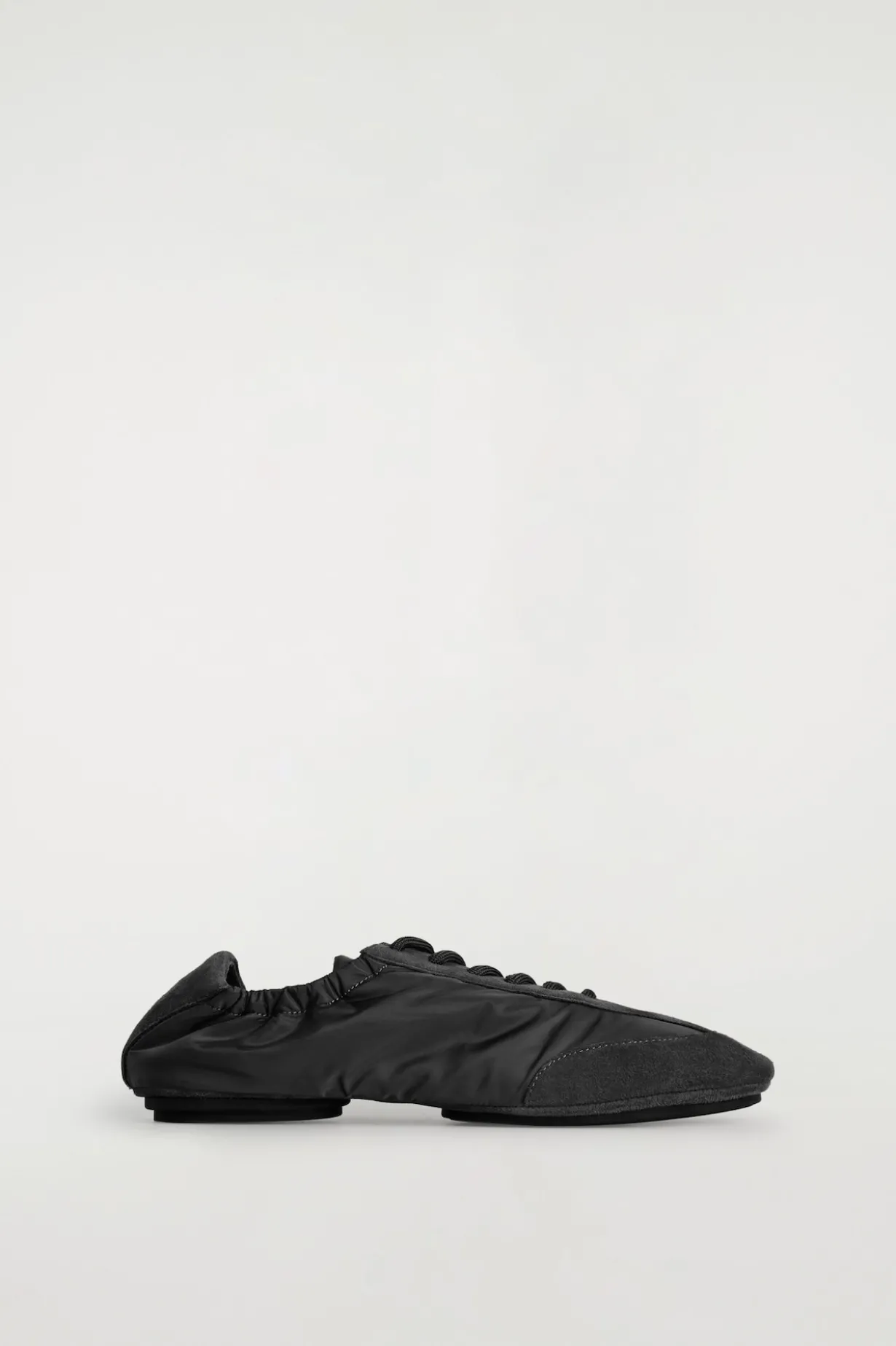 BALLERINAS AUS VELOURSLEDER UND NYLON