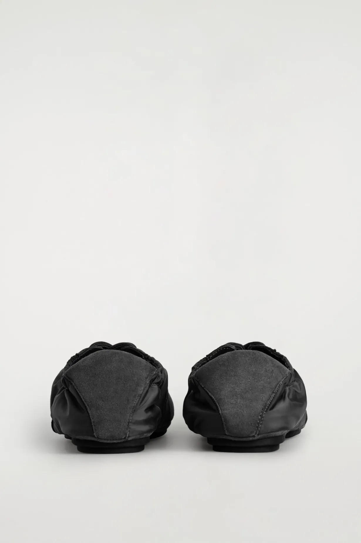 BALLERINAS AUS VELOURSLEDER UND NYLON