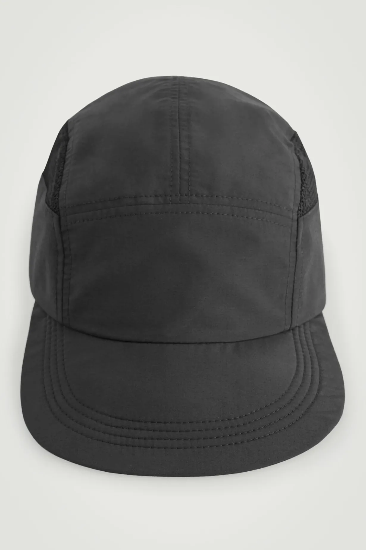 BASECAP AUS NYLON MIT MESH-EINSÄTZEN