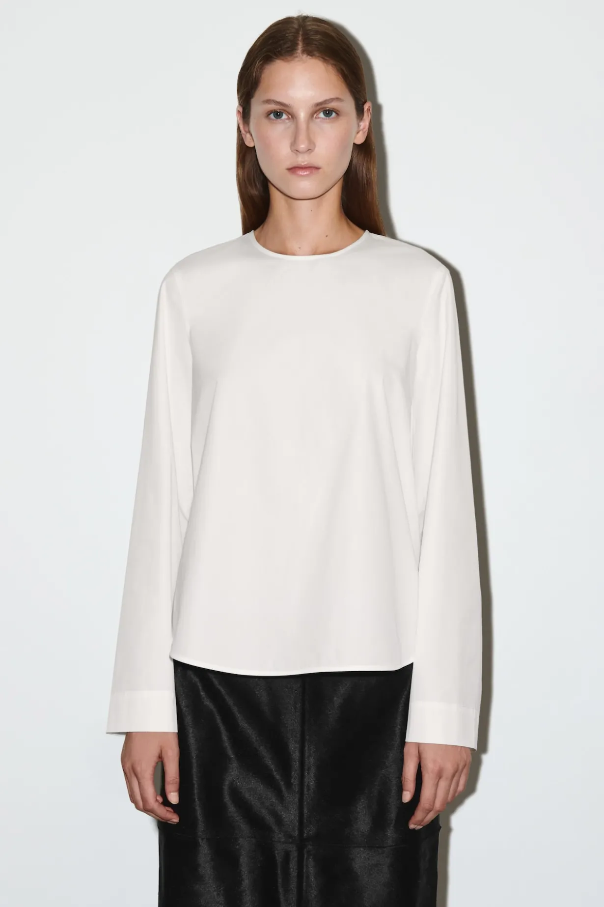 BAUMWOLLBLUSE MIT ABGERUNDETEM SAUM