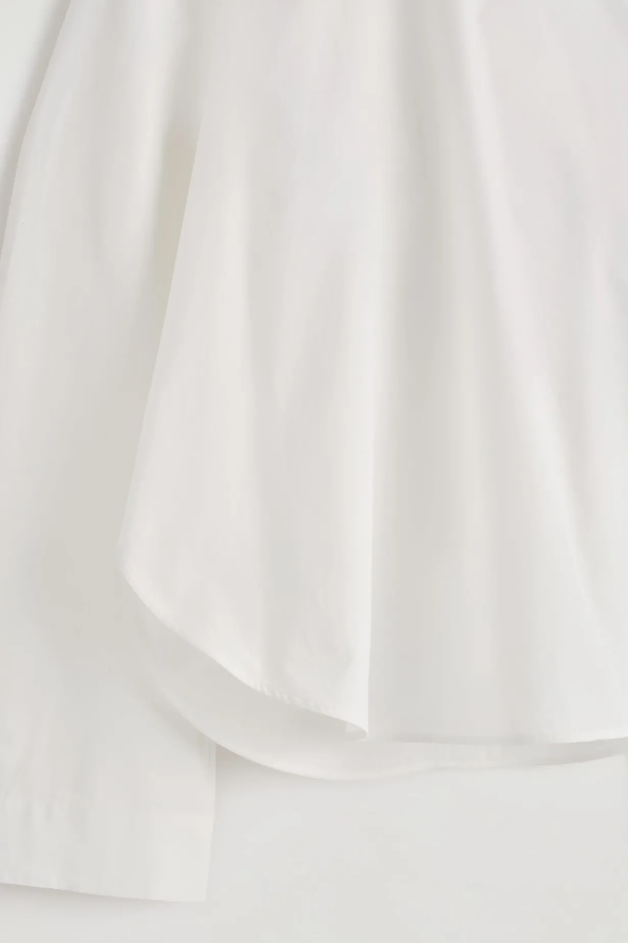 BAUMWOLLBLUSE MIT ABGERUNDETEM SAUM