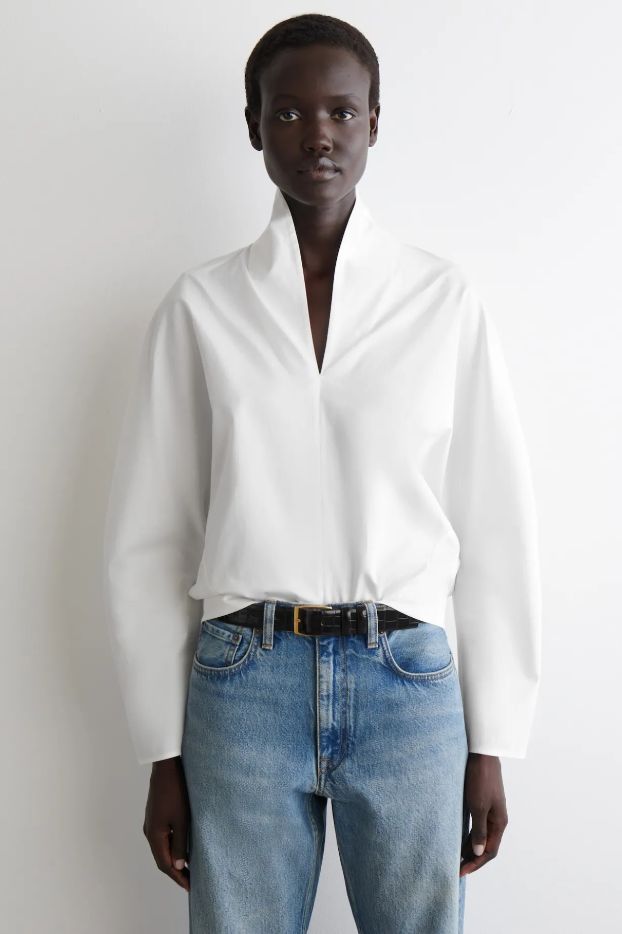 BAUMWOLLBLUSE MIT DRAPIERTEM KRAGEN