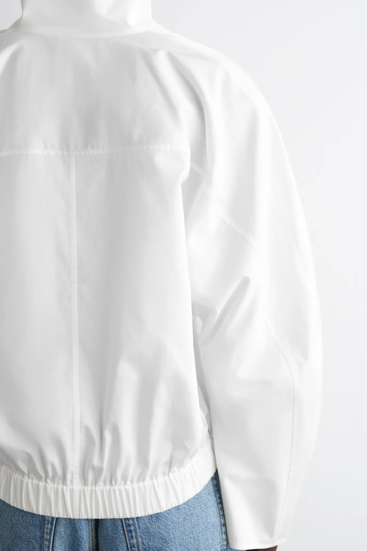 BAUMWOLLBLUSE MIT DRAPIERTEM KRAGEN