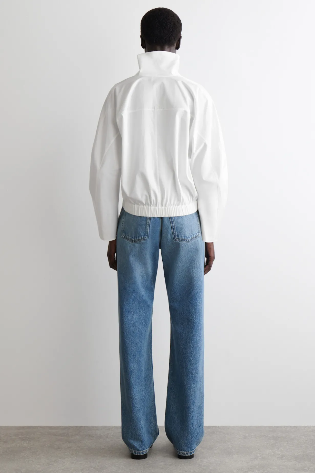 BAUMWOLLBLUSE MIT DRAPIERTEM KRAGEN