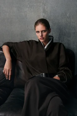 BAUMWOLLBLUSE MIT SCHALKRAGEN