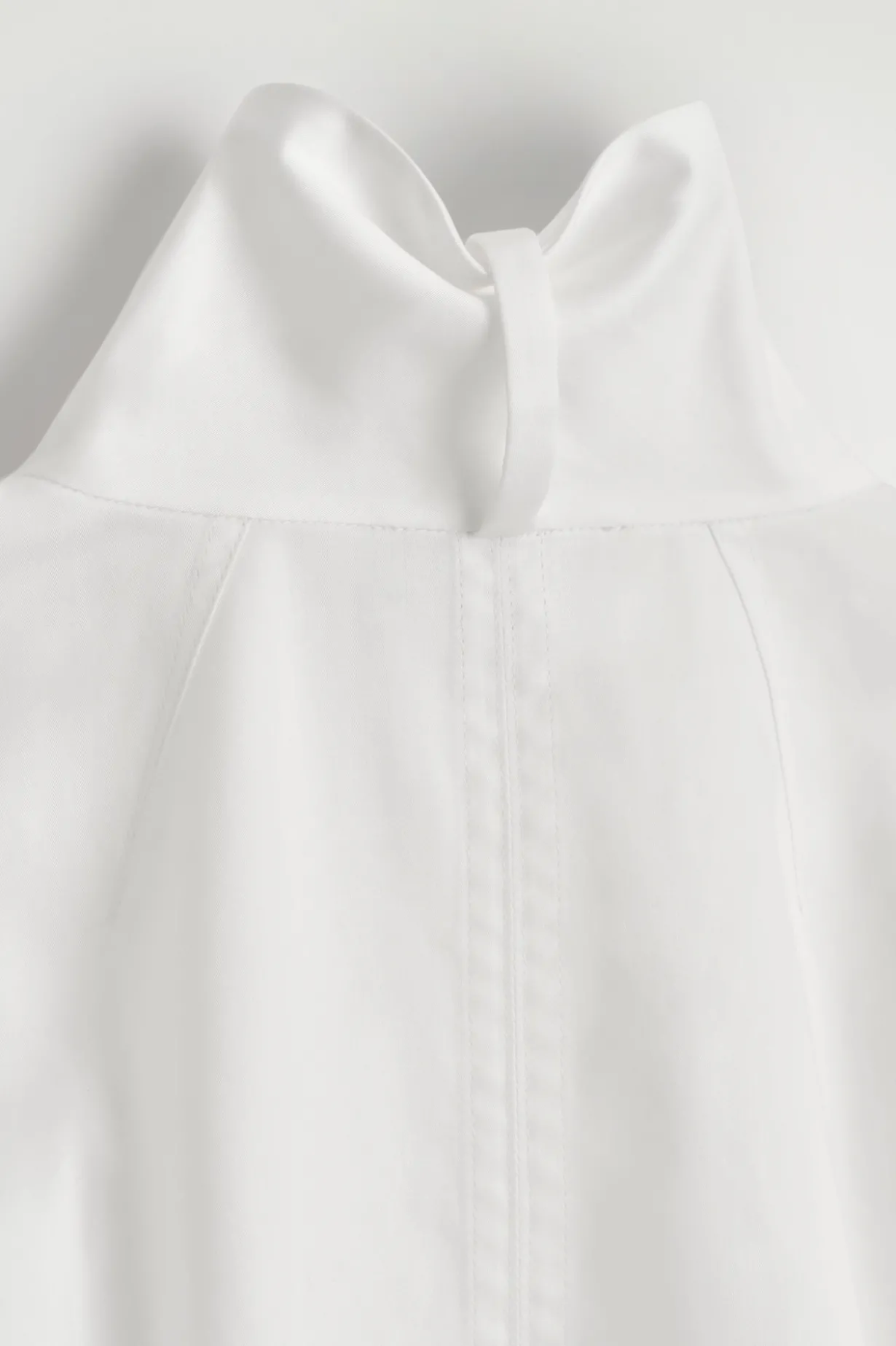 BAUMWOLLBLUSE MIT SCHALKRAGEN