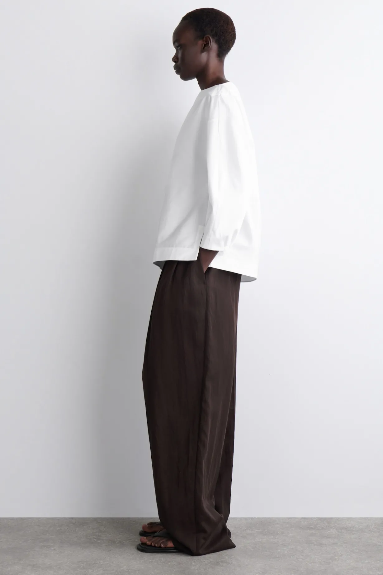 BAUMWOLLBLUSE MIT U-BOOT-AUSSCHNITT