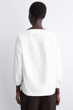 BAUMWOLLBLUSE MIT U-BOOT-AUSSCHNITT