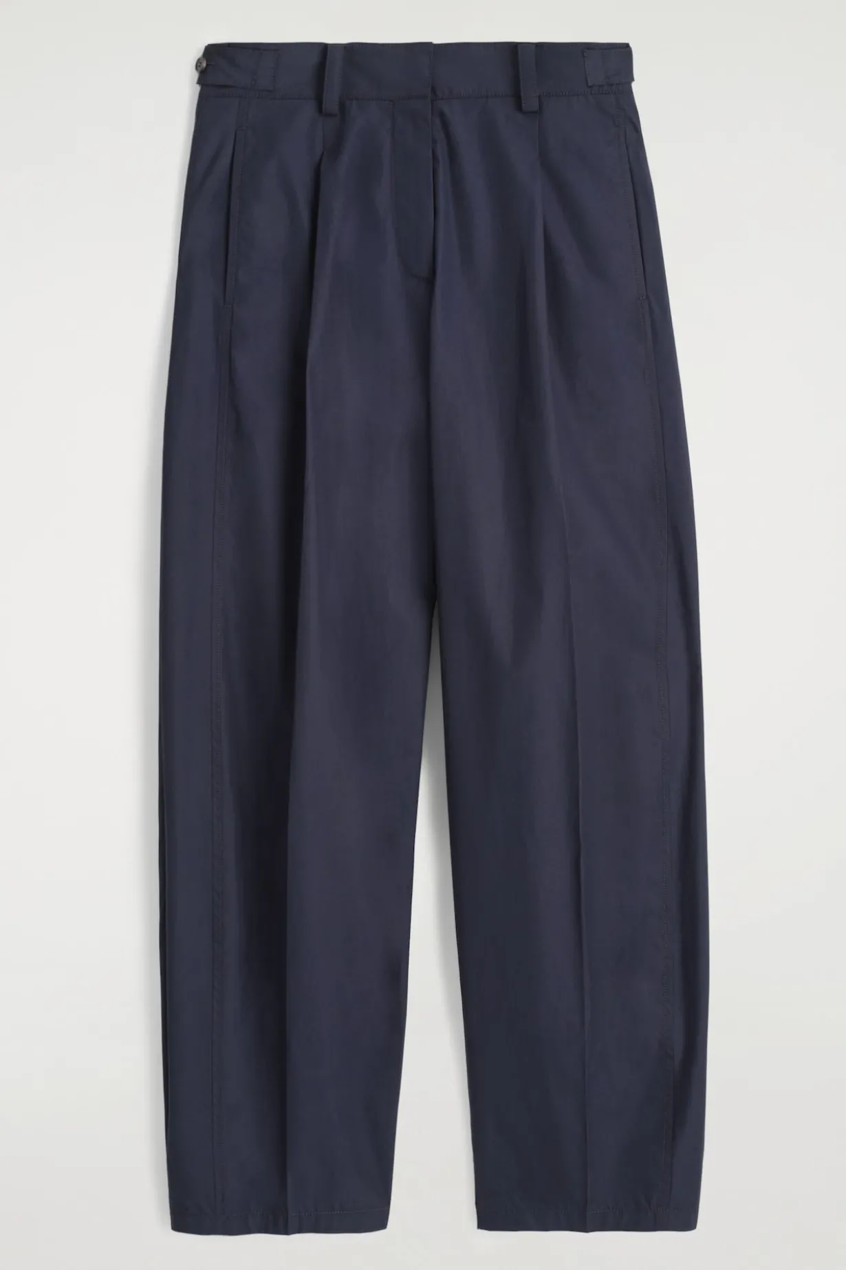 BAUMWOLLHOSE MIT BARREL-BEIN UND FALTEN