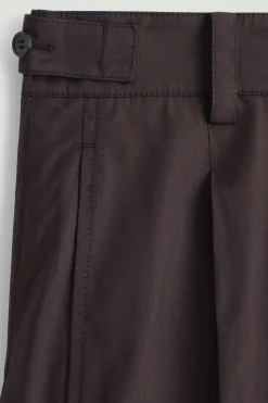BAUMWOLLHOSE MIT BARREL-BEIN UND FALTEN