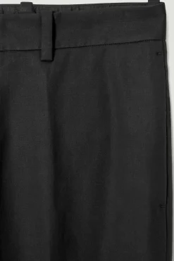 BAUMWOLLHOSE MIT SCHMALER PASSFORM