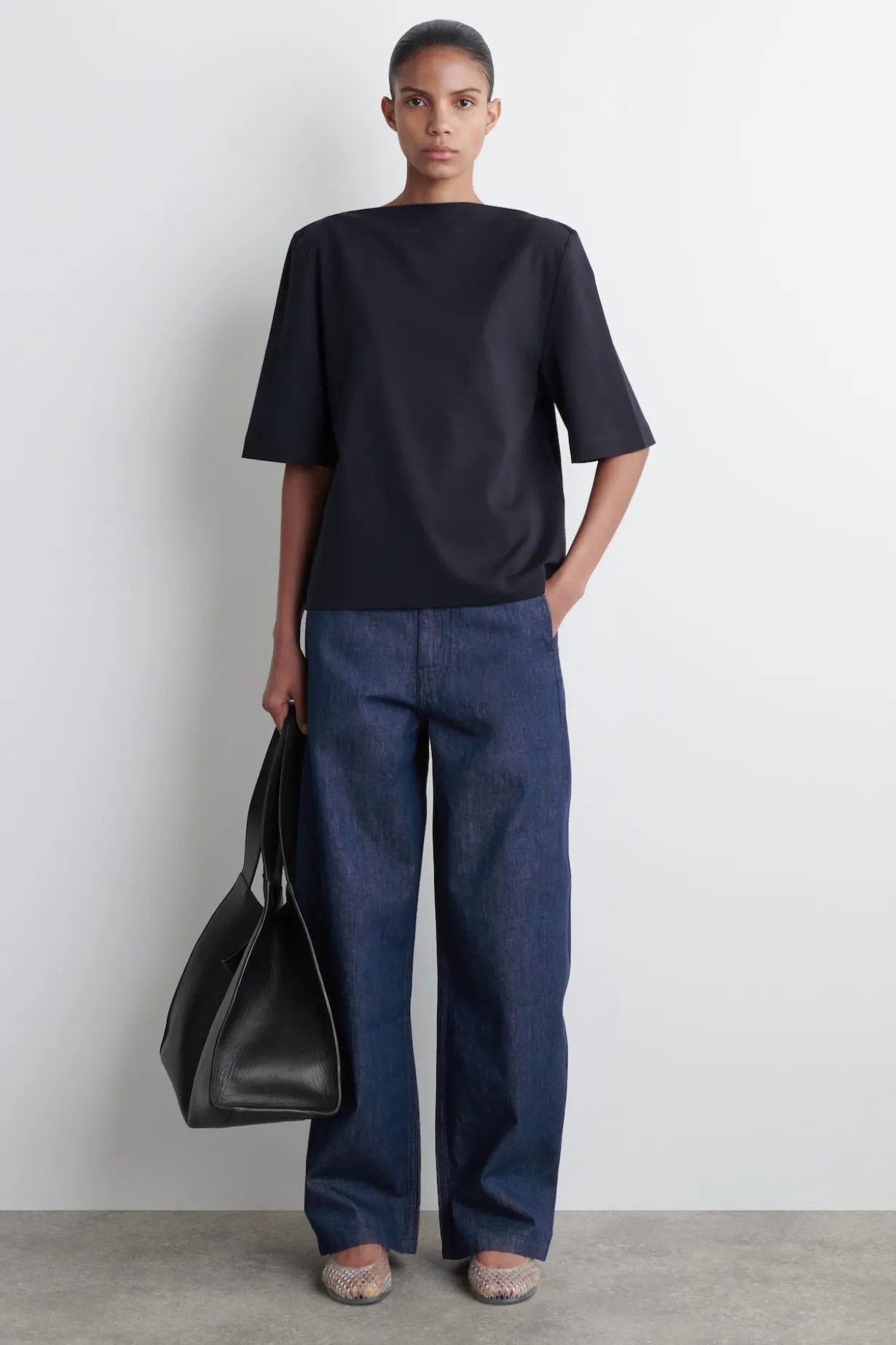 BAUMWOLL-T-SHIRT MIT U-BOOT-AUSSCHNITT