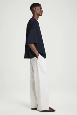 BESONDERS WEITES OVERSIZED-T-SHIRT AUS BAUMWOLLE