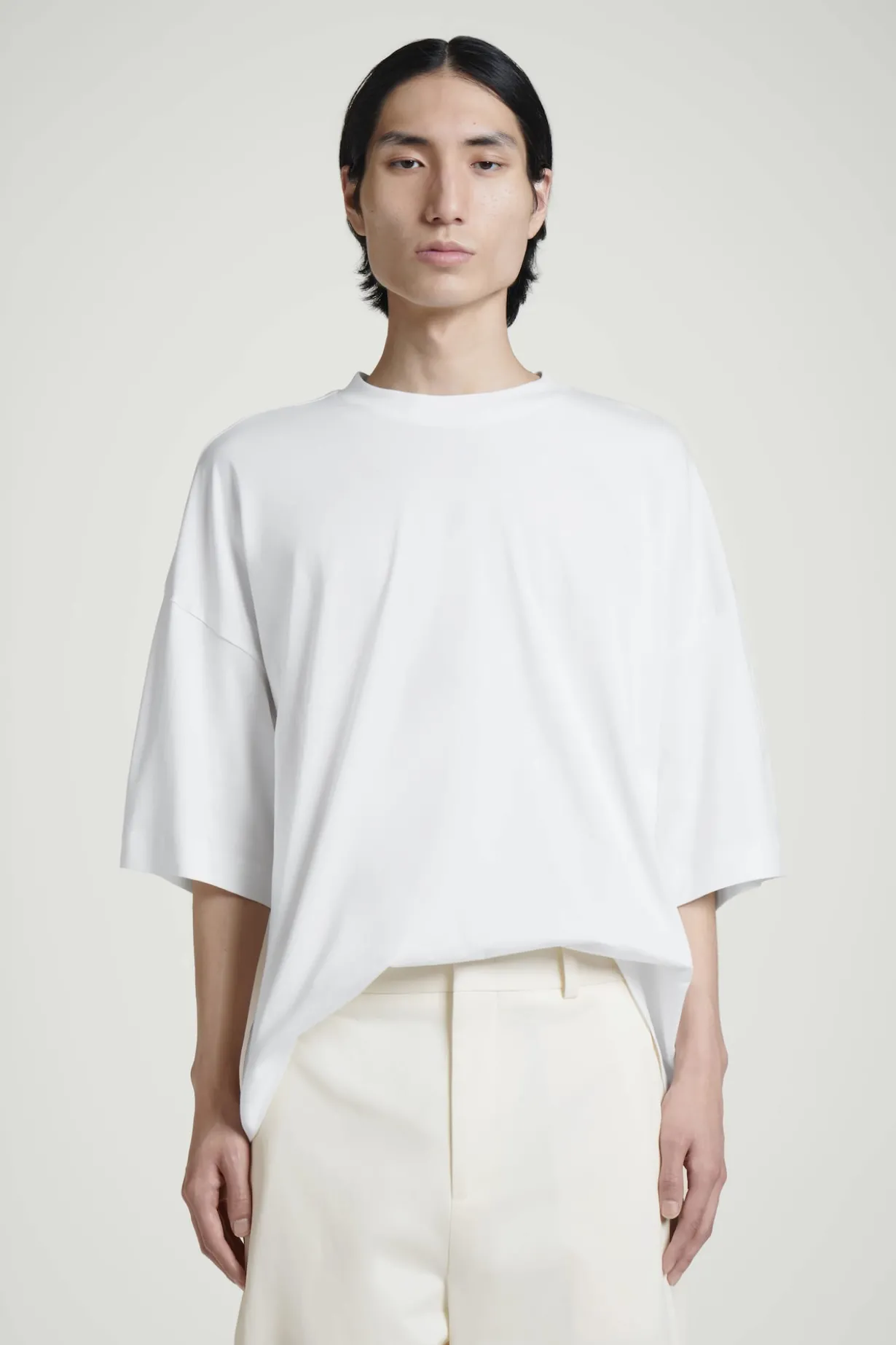 BESONDERS WEITES OVERSIZED-T-SHIRT AUS BAUMWOLLE