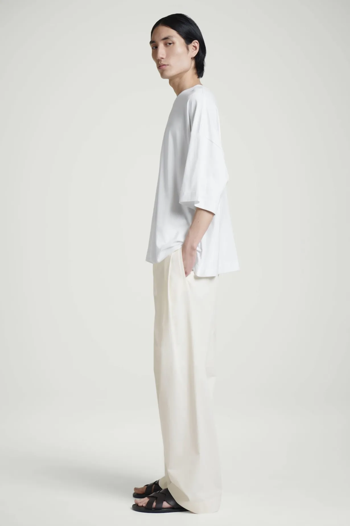 BESONDERS WEITES OVERSIZED-T-SHIRT AUS BAUMWOLLE