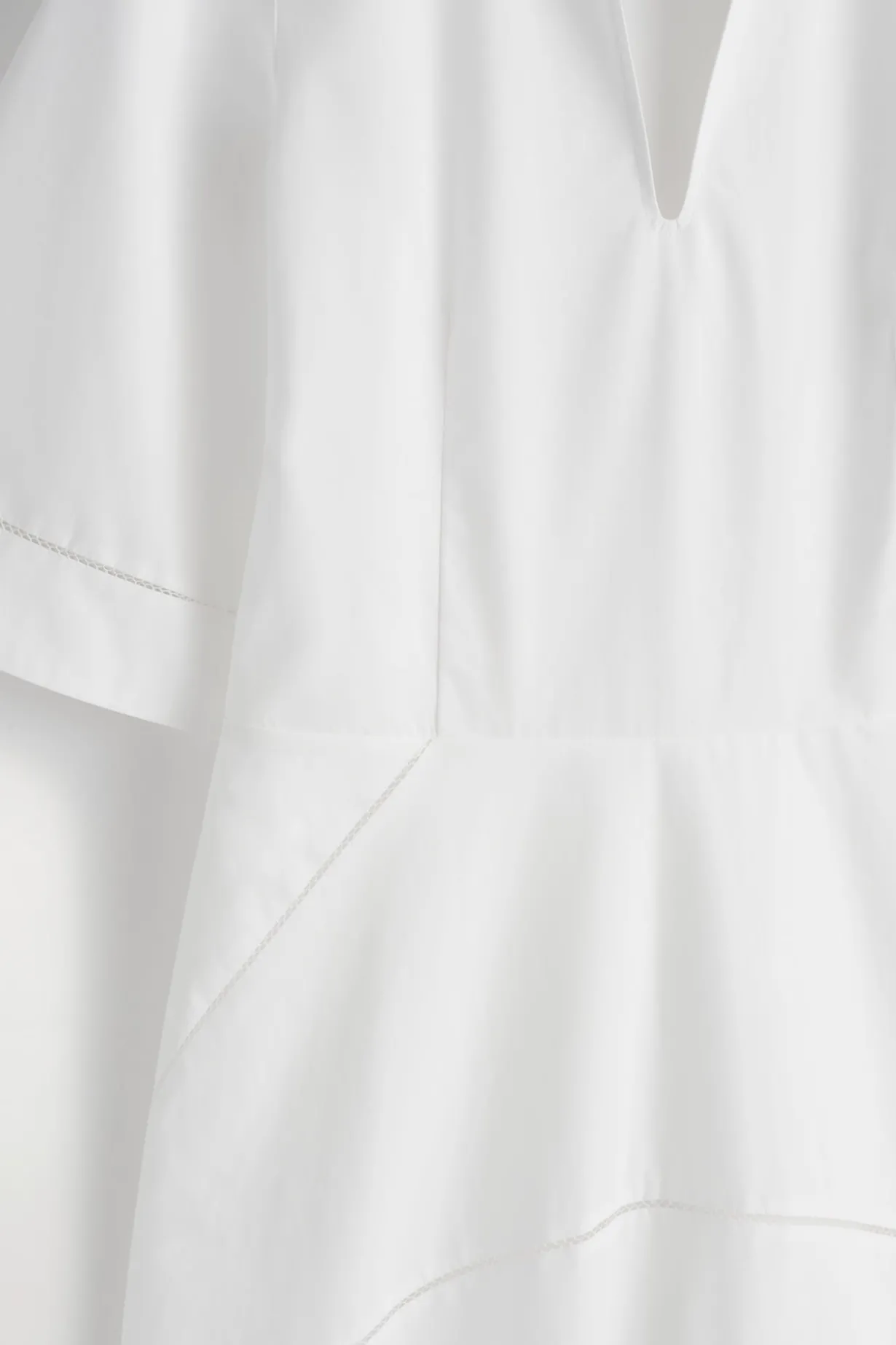 BESTICKTES MIDIKLEID AUS PIMA-BAUMWOLLE