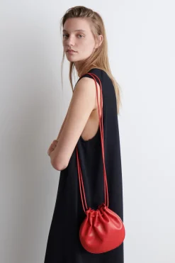 BEUTELTASCHE MIT RAFFUNGEN - LEDER