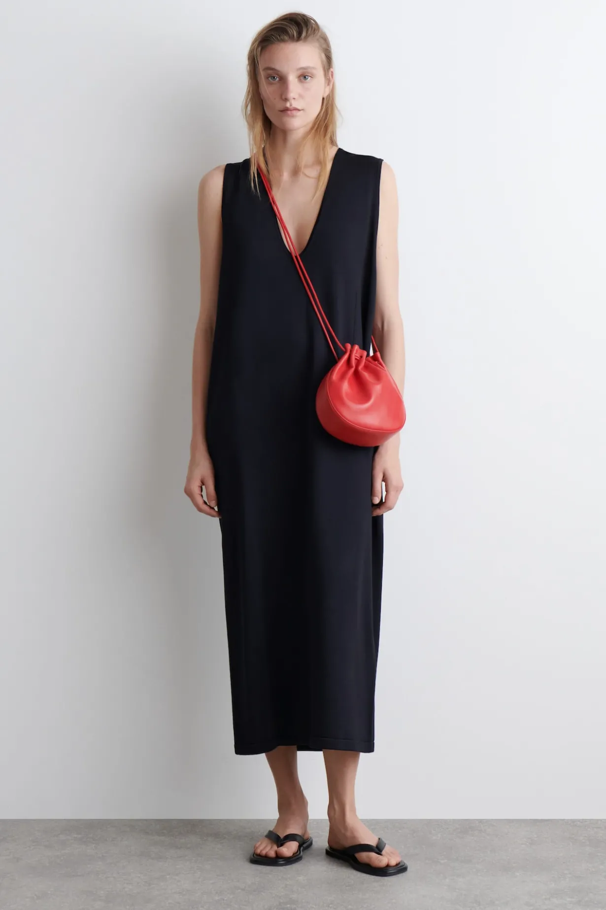 BEUTELTASCHE MIT RAFFUNGEN - LEDER