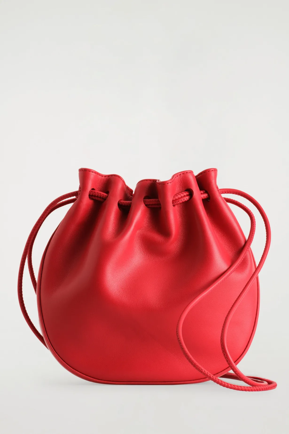 BEUTELTASCHE MIT RAFFUNGEN - LEDER