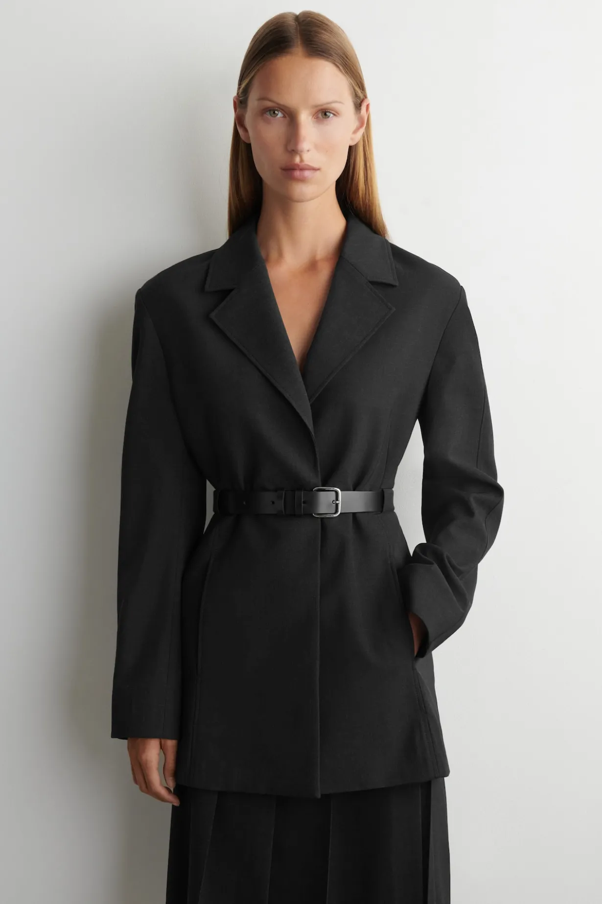 BLAZER AUS WOLL-MIX MIT GÜRTEL