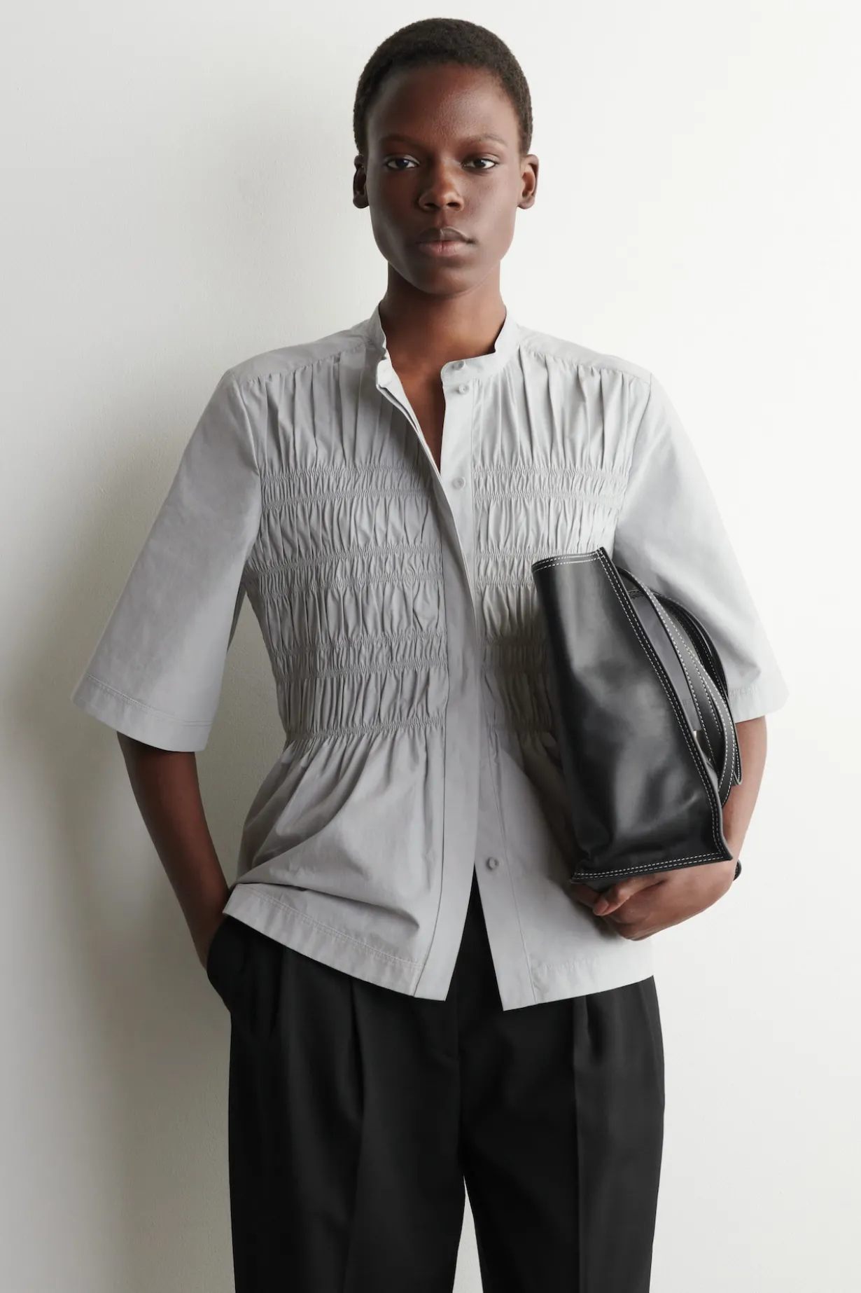 BLUSE AUS BAUMWOLLE MIT RAFFUNGEN