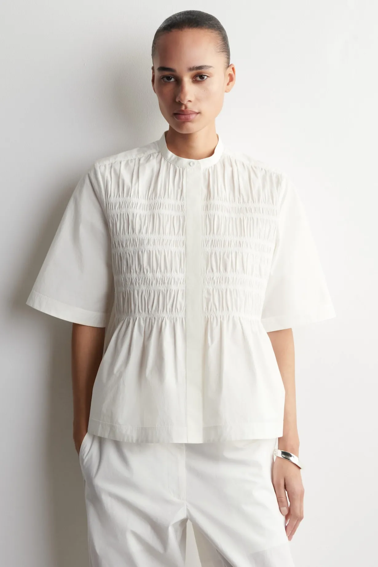 BLUSE AUS BAUMWOLLE MIT RAFFUNGEN