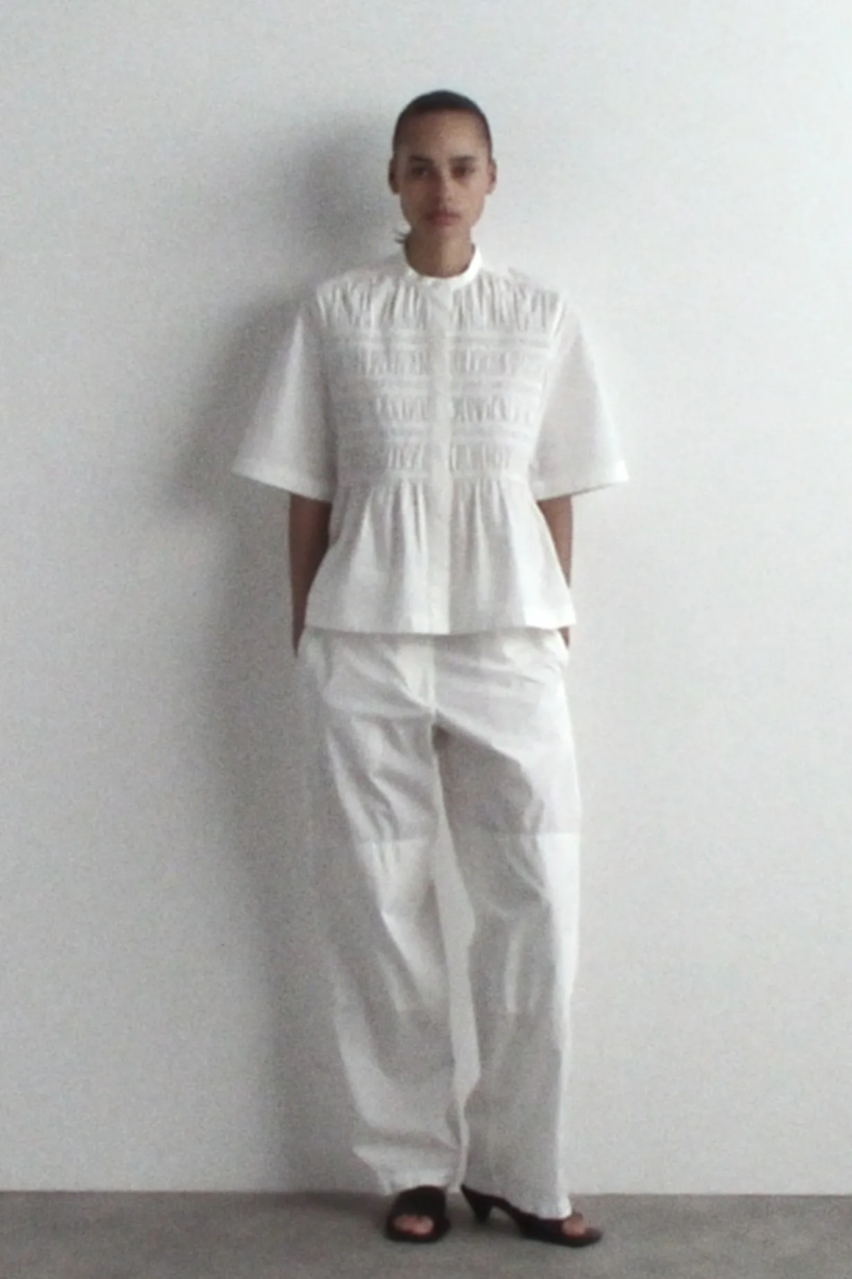 BLUSE AUS BAUMWOLLE MIT RAFFUNGEN
