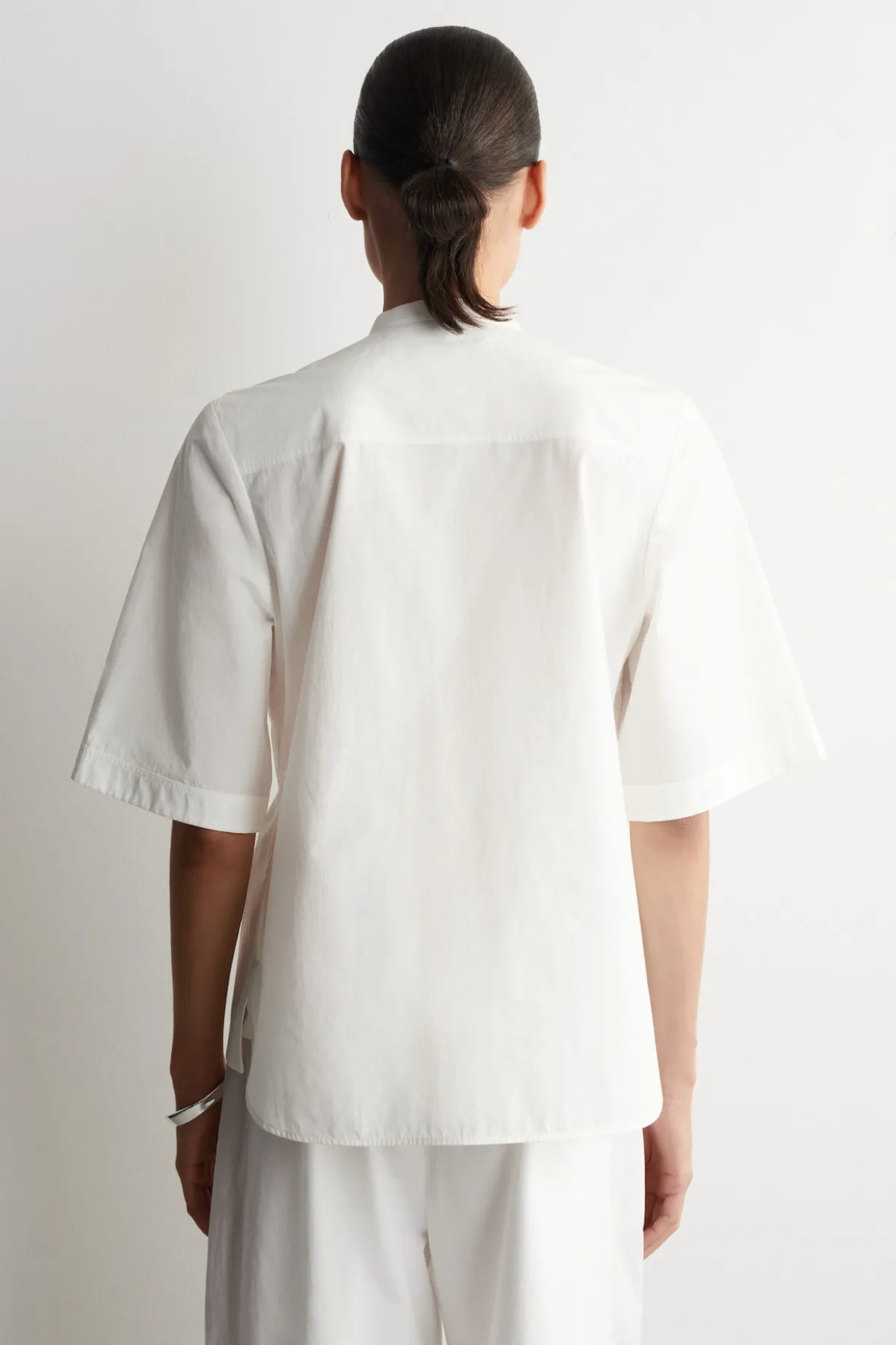 BLUSE AUS BAUMWOLLE MIT RAFFUNGEN