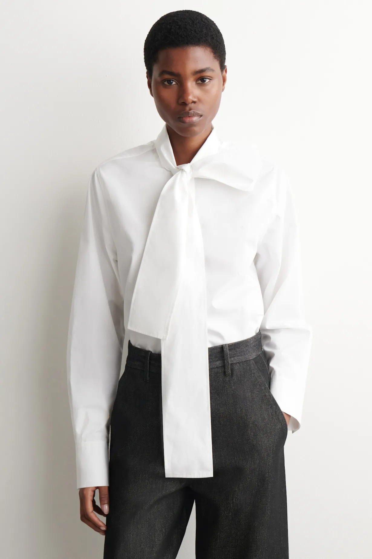 BLUSE AUS BAUMWOLLE MIT SCHLEIFENDETAIL