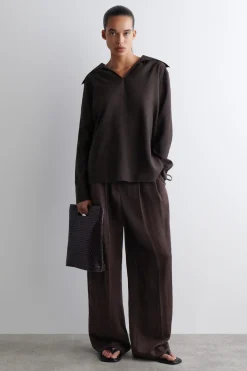 BLUSE AUS MODAL MIT BREITEM KRAGEN