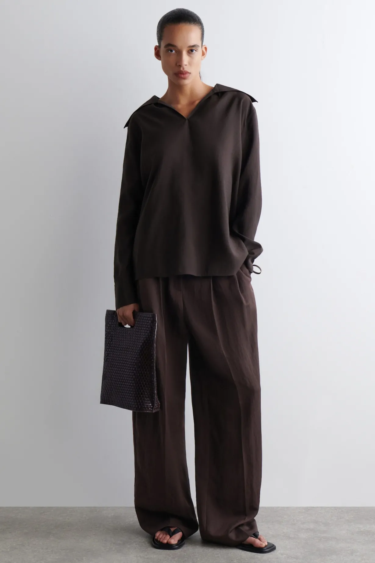 BLUSE AUS MODAL MIT BREITEM KRAGEN