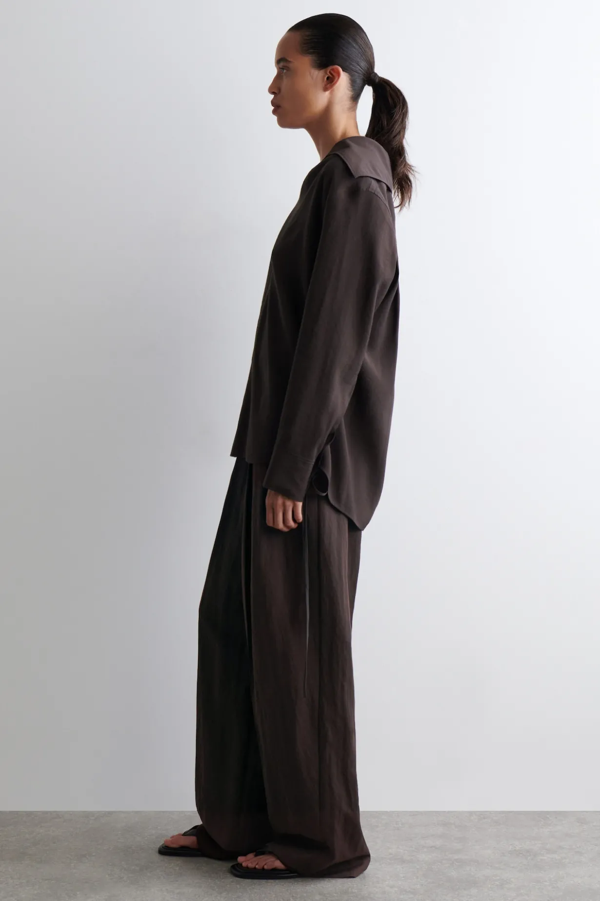 BLUSE AUS MODAL MIT BREITEM KRAGEN