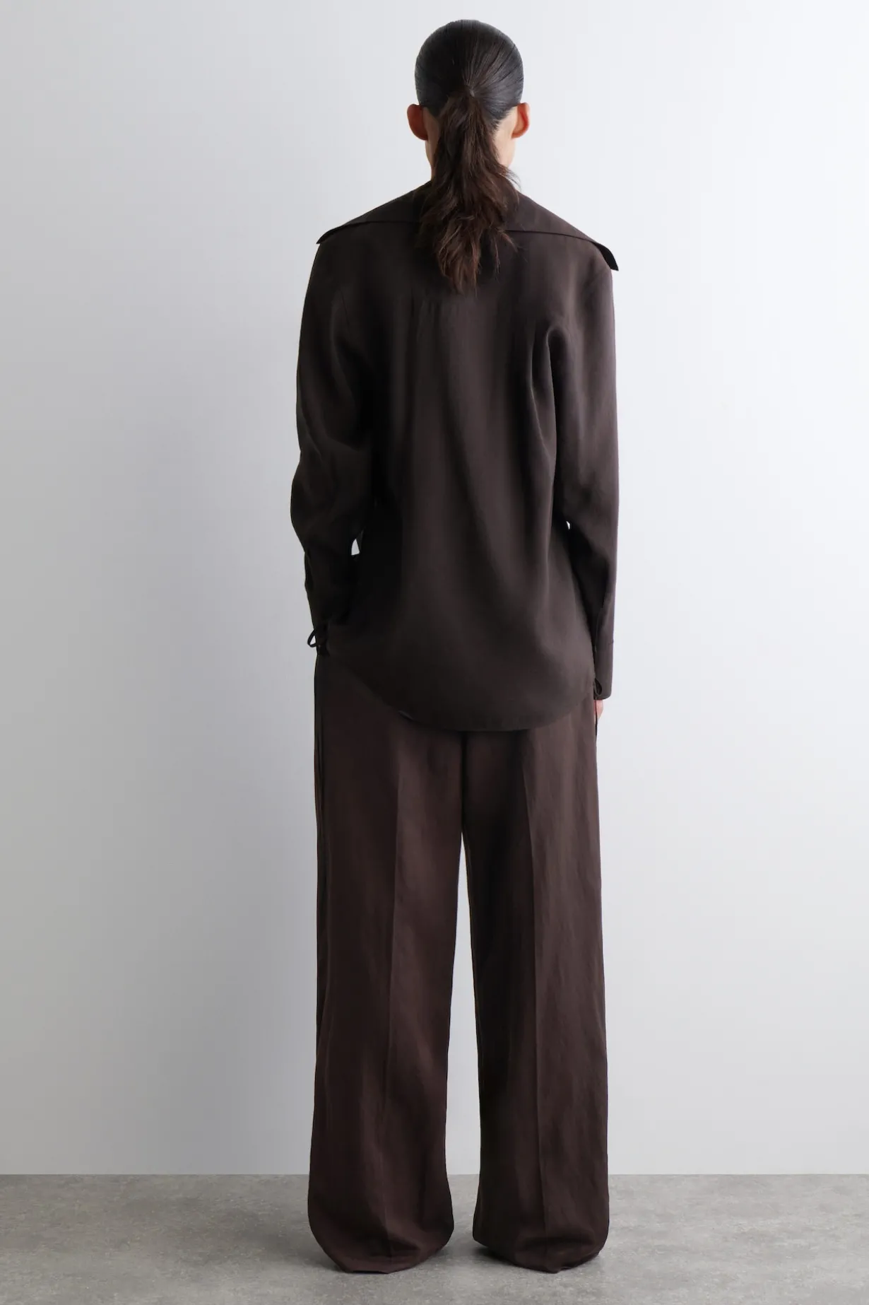 BLUSE AUS MODAL MIT BREITEM KRAGEN