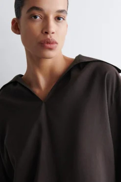 BLUSE AUS MODAL MIT BREITEM KRAGEN