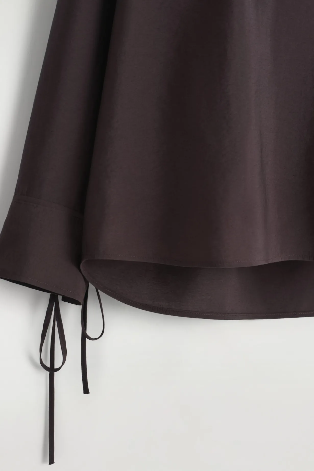 BLUSE AUS MODAL MIT BREITEM KRAGEN