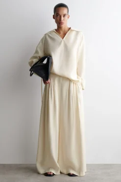 BLUSE AUS MODAL MIT BREITEM KRAGEN